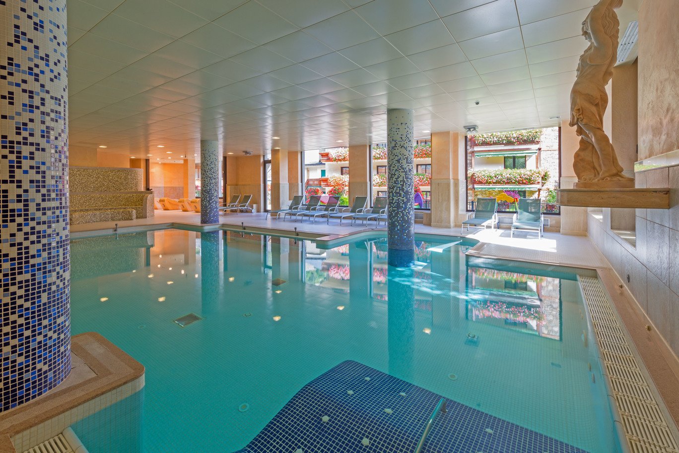 Relax at Hotel Rutllan's spa