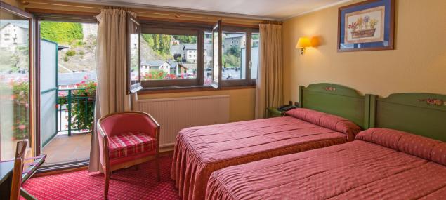 Chambre triple de l’Hotel Rutllan & Spa